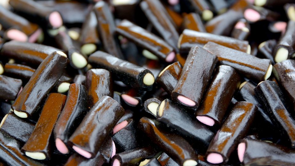 Lékořicové bonbony mají typickou černou barvu