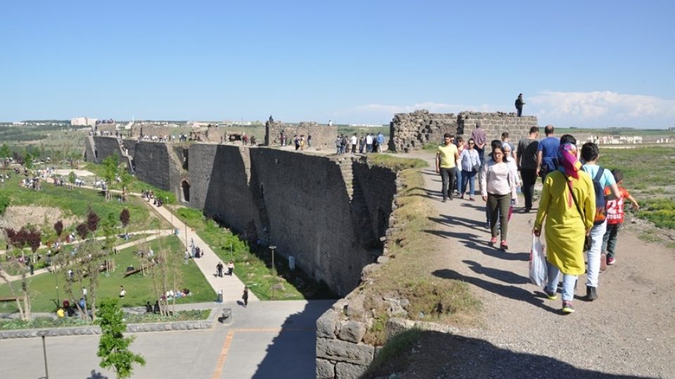 Historické městské opevnění v tureckém Diyarbakiru je veřejnosti přístupné jen výjimečně