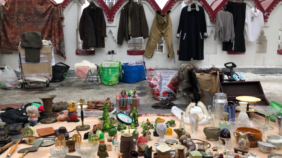 Na bleším trhu v moskevském Izmajlovu se dá koupit všechno možné, od hraček až po starožitné věci