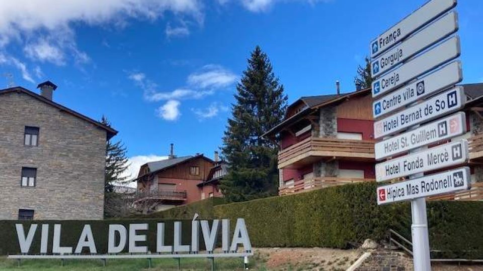 Vila de Llívia - enkláva v regionu Lanquedoc-Roussillon na jihovýchodě Francie