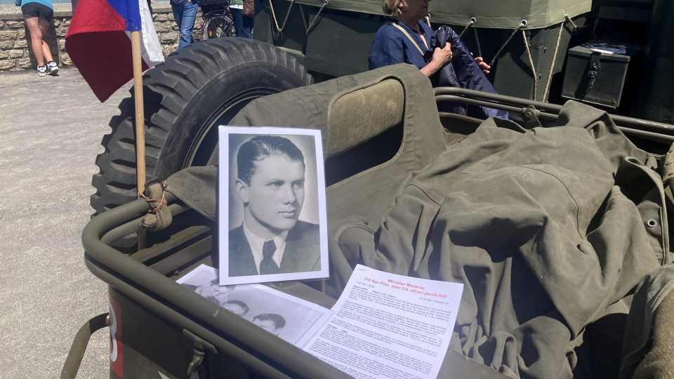 Miroslav Moravec zahynul v kabině svého spitfiru den po začátku operace Overlord v řadách RAF