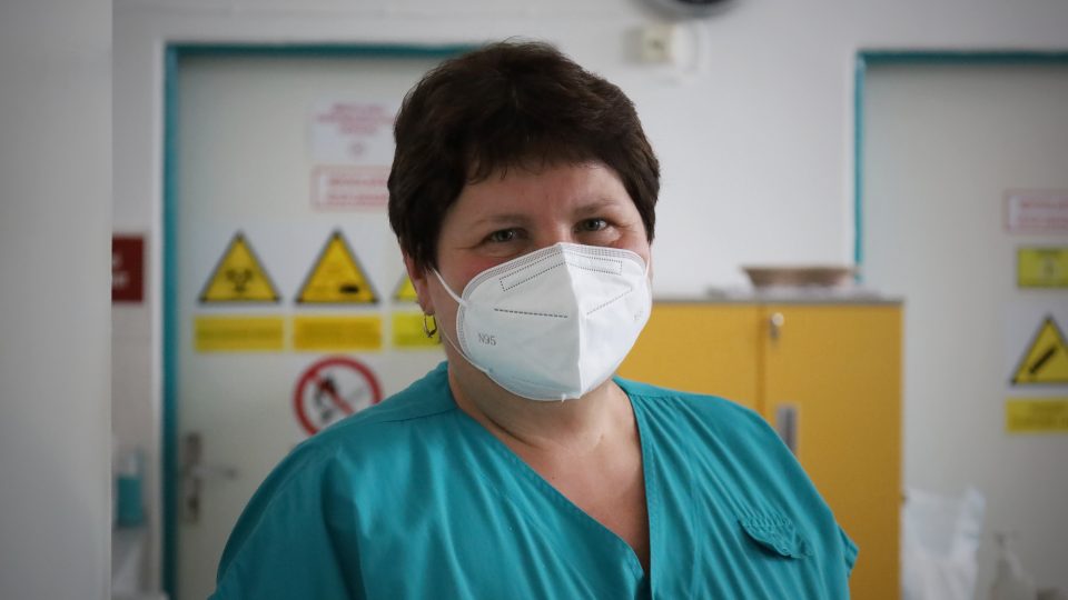 Staniční sestra Alice z Oddělení resuscitace a intenzivní medicíny ve Fakultní nemocnici Ostrava
