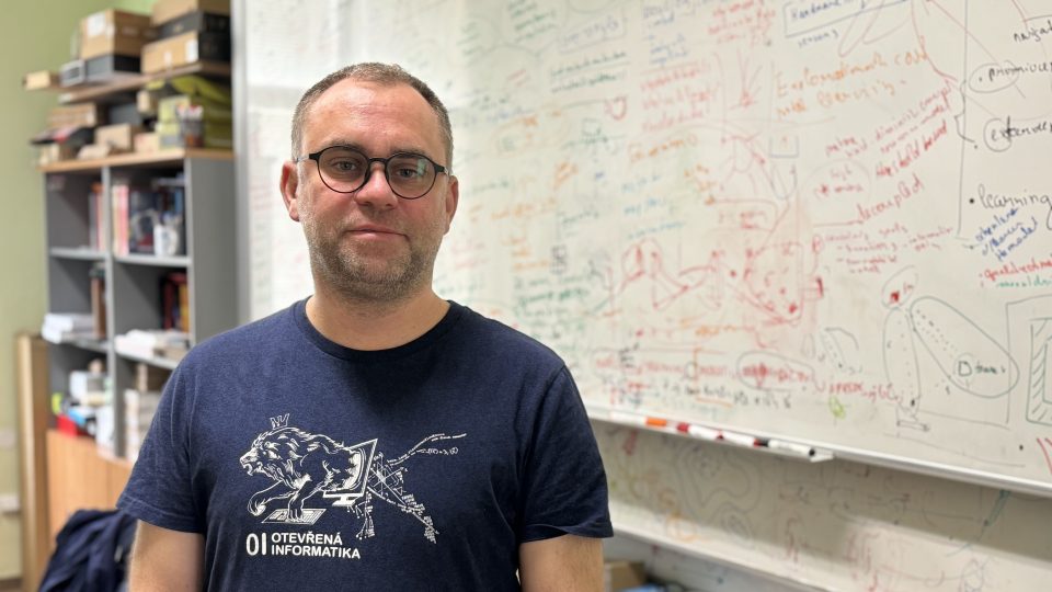 Jan Faigl vede v rámci Centra umělé inteligence na ČVUT Laboratoř výpočetní robotiky