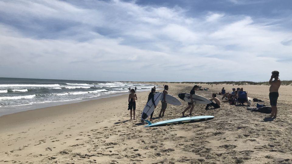 Na ostrovech Outer Banks jsou surfaři svébytnou komunitou. A pastor toho ve své profesi umí využít