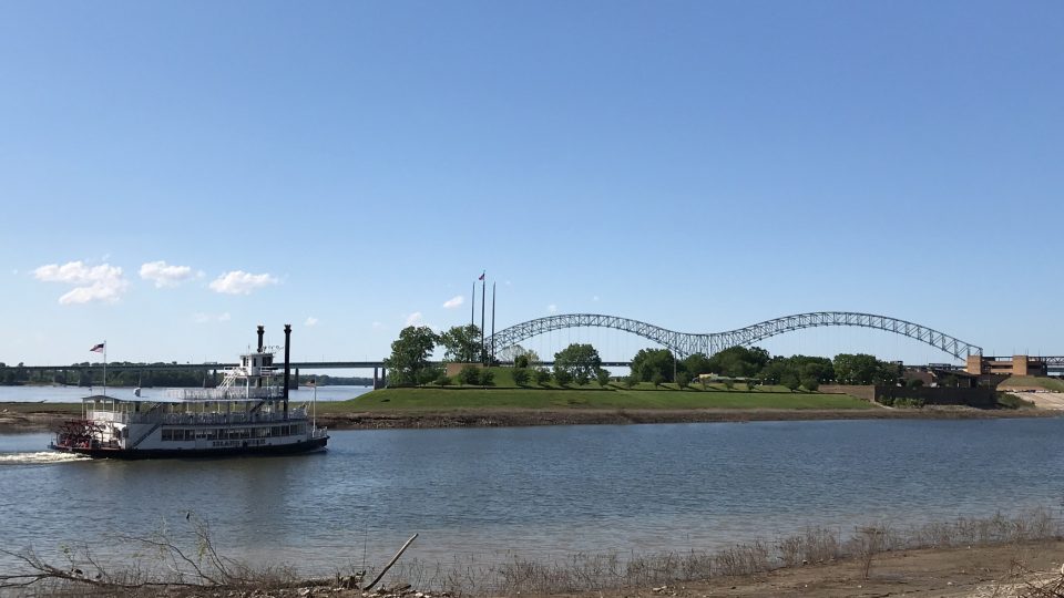 Memphis byl před více než sto lety říčním přístavem s obřím překladištěm jižanské bavlny a velmi rušným trhem s otroky.