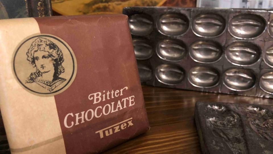 Historie kutnohorské čokoládovny je v prodejně manželů Bartošových všudypřítomná