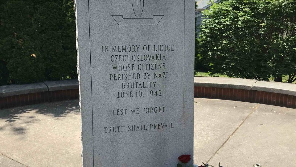 Památce československých Lidic a jejich občanů, kteří zemřeli kvůli brutalitě nacistů 10. června 1942