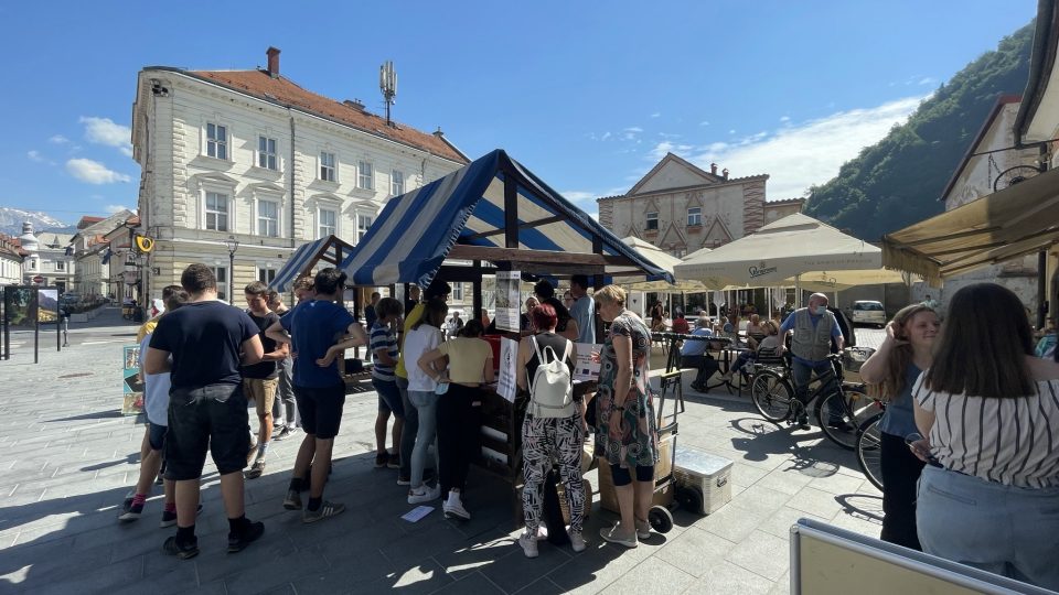 Festival vody pořádá Jeskynní klub Kamnik, který chce upozornit na potřebu chránit bohaté vodní zdroje v okolí Kamniku