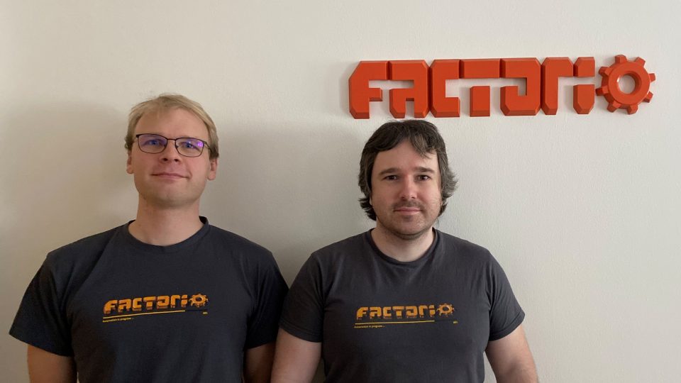 Zakladatel Wube Software Michal Kovařík (vpravo) a Václav Benč, hlavní 3D grafik