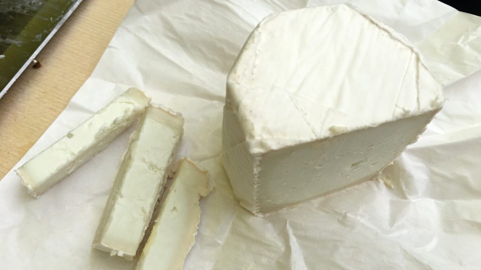 V hodnocení sýrů je rozhodující mimo jiné i vnější vzhled a textura