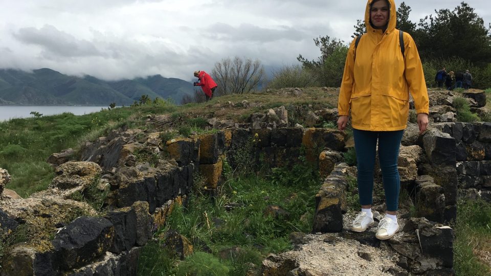 Až se k jezeru vydáte, nezapomeňte se dobře a teple obléct. Teplotní rozdíl mezi Jerevanem a jezerem Sevan je asi deset stupňů. Horko tady nebývá.