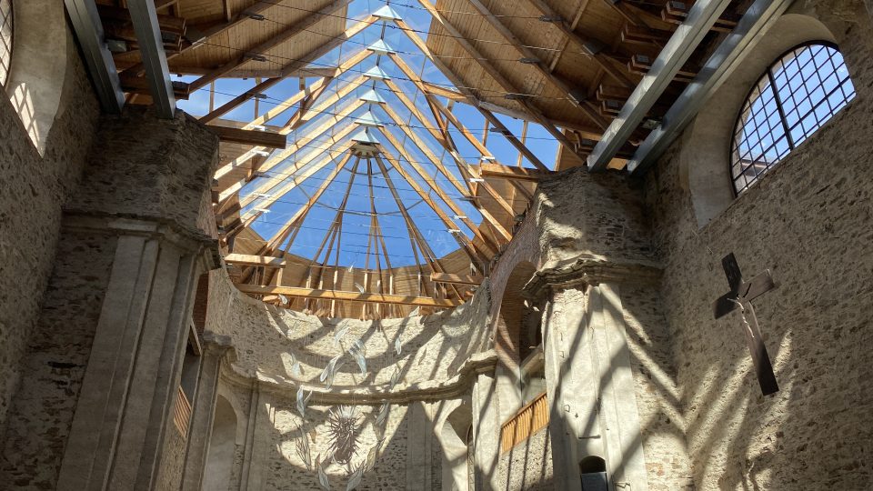 Střecha neratovského kostela