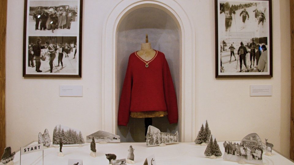Dobové předměty z výstavy v Jablonci nad Nisou, která proběhla k padesátému výročí Jizerské 50