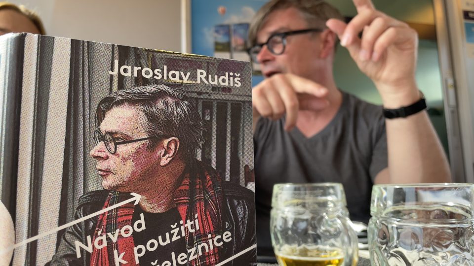 Moderátorka Lucie Výborna a spisovatel Jaroslav Rudiš