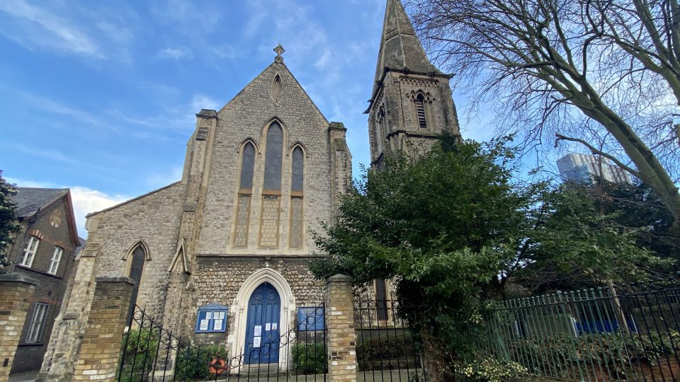 Kostel vznikl na začátku viktoriánské éry, aby sloužil přibývajícím obyvatelům londýnského East Endu