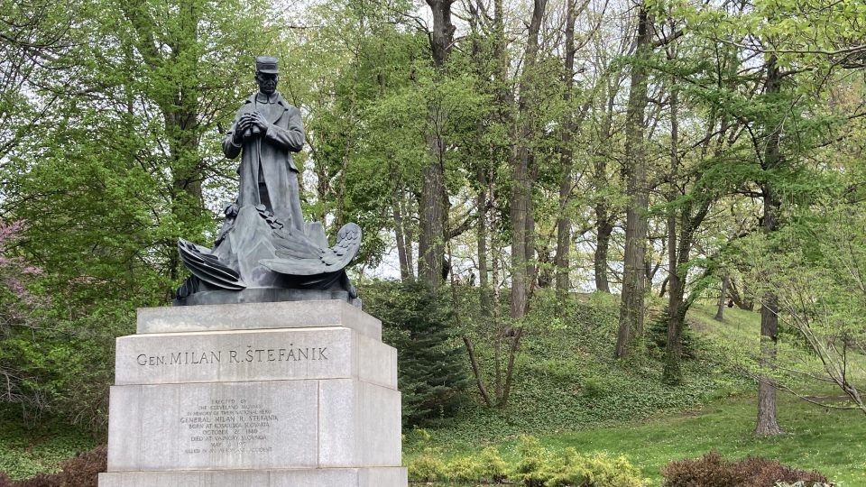 Slovenské kulturní zahradě dominuje socha Milana Rastislava Štefánika