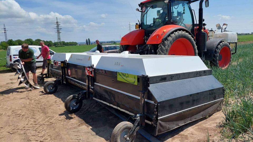 Speciální inovativní zemědělský stroj na postřik polí