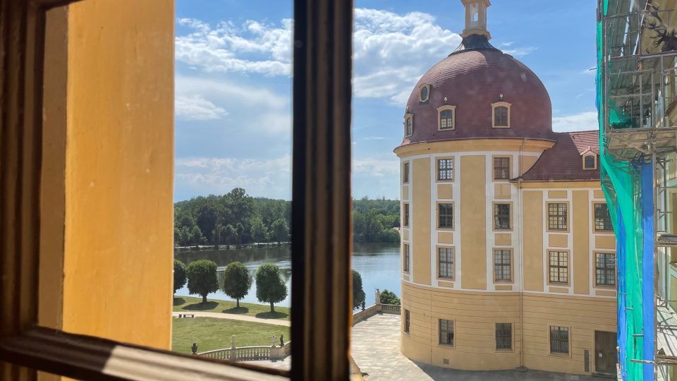 Moritzburg je označovaný za Popelčin zámek, přesto se jeho ředitelka snaží upozorňovat i na jeho barokní původ