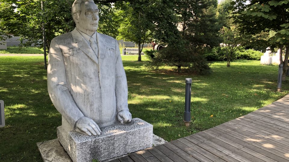 Někdejší generální tajemník Leonid Iljič Brežněv má v parku Muzeon hned dvě podobizny