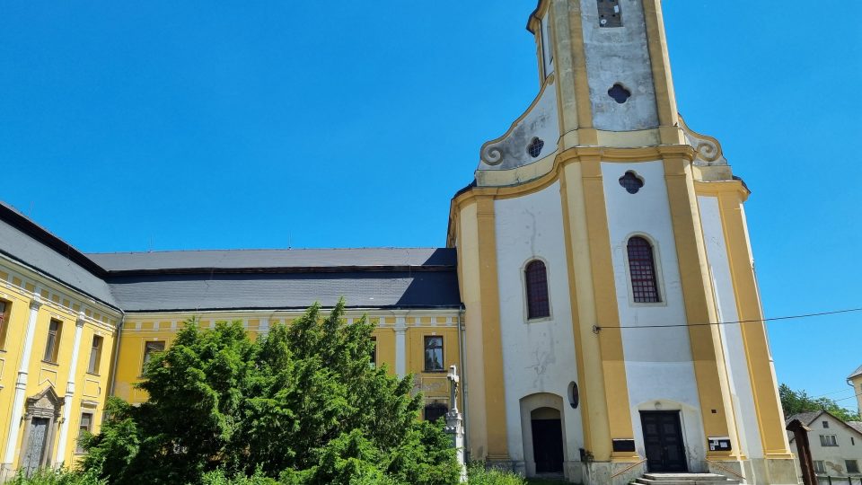Kostel Navštívení Panny Marie s klášterem piaristů v Bílé Vodě