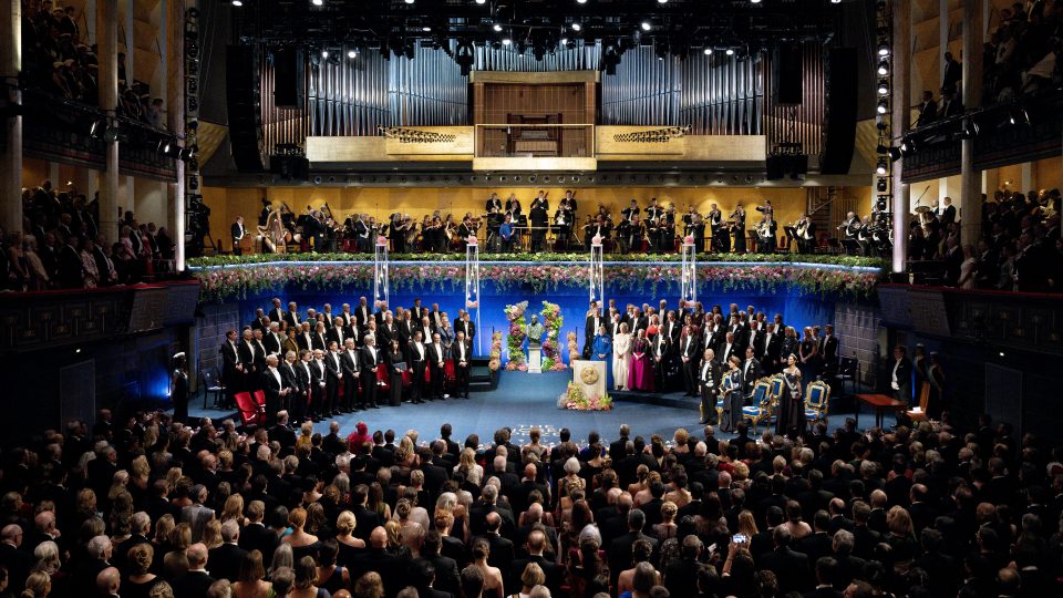 Ceremoniál udílení Nobelových cen se koná 10. prosince, na výročí úmrtí švédského vědce a zakladatele ocenění Alfreda Nobela | foto: Nanaka Adachi/Nobel Prize Outreach, press Ceremoniál udílení Nobelových cen se koná 10. prosince, na výročí úmrtí švédského vědce a zakladatele ocenění Alfreda Nobela