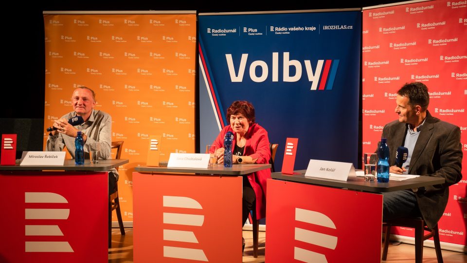 Lídři kandidátek do zastupitelstva v Krásné Lípě (zleva): Miroslav Řebříček (Volby pro Lípu), Jana Chvátalová (KSČM) a Jan Kolář (Sdružení 22)