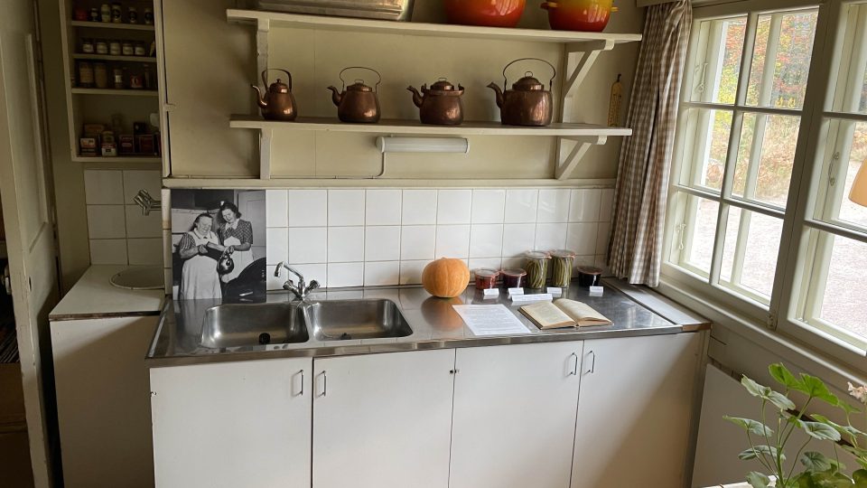Kuchyň v domě Jeana Sibelia je skrytá a řešená tak, aby zvuky z ní nerušily