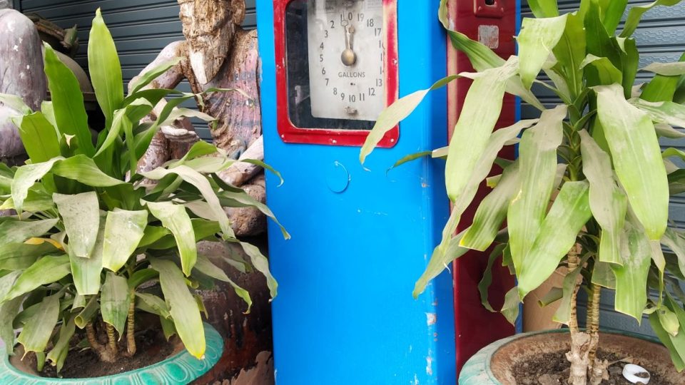 Autorův vysněný benzínový stojan, který by před manželkou neobhájil ani s Buddhovou přímluvou