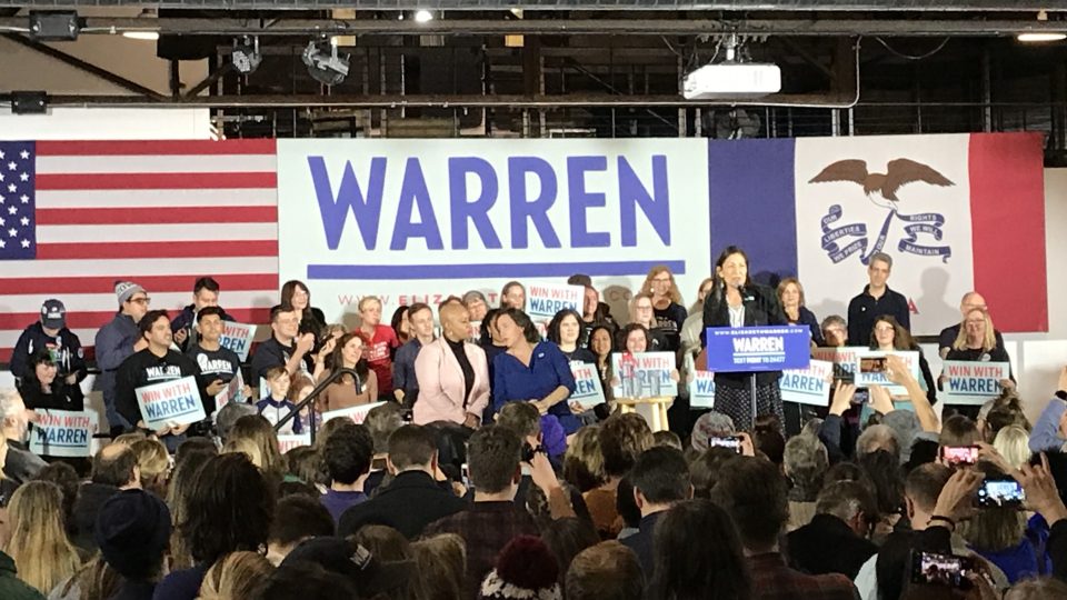 Volební mítink demokratické senátorky Elizabeth Warrenové v Iowě