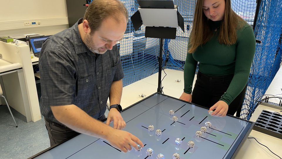 V nové Laboratoři robotických agentů si mají studenti vyzkoušet teoretické znalosti v praxi