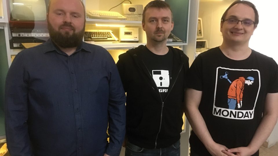 Tři ze čtyř spolumajitelů muzea počítačových her - Michal Lisiecki, Jakub Rzepecki a Artur Ciemiega