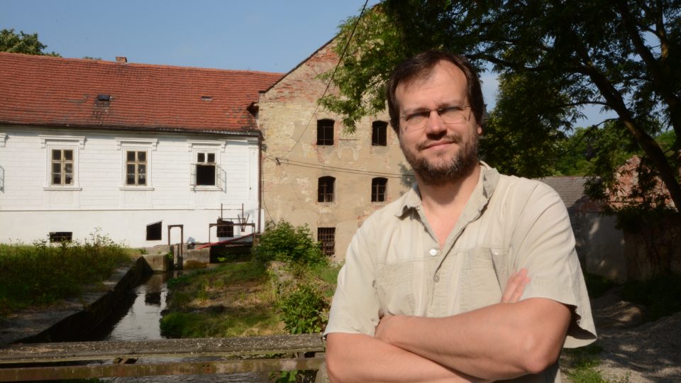 Dušan Thurzo krátce po koupi zchátralého liběchovského mlýna