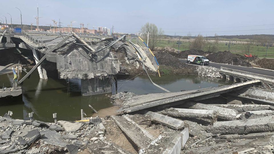 Most u Irpině odpálili ukrajinští vojáci, aby zabránili postupu ruských vojsk na Kyjev