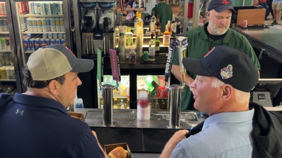 Dát si s kamarádem pivo a vyrazit na Red Sox