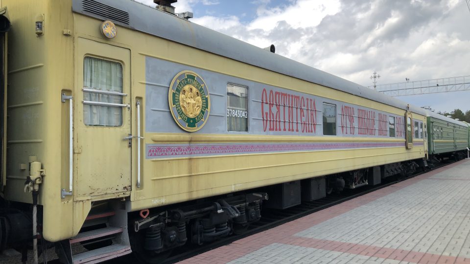 Zvláštní církevní vagon ještě loni jezdil do odlehlých míst na západní Sibiři v soupravě s pojízdnou poliklinikou