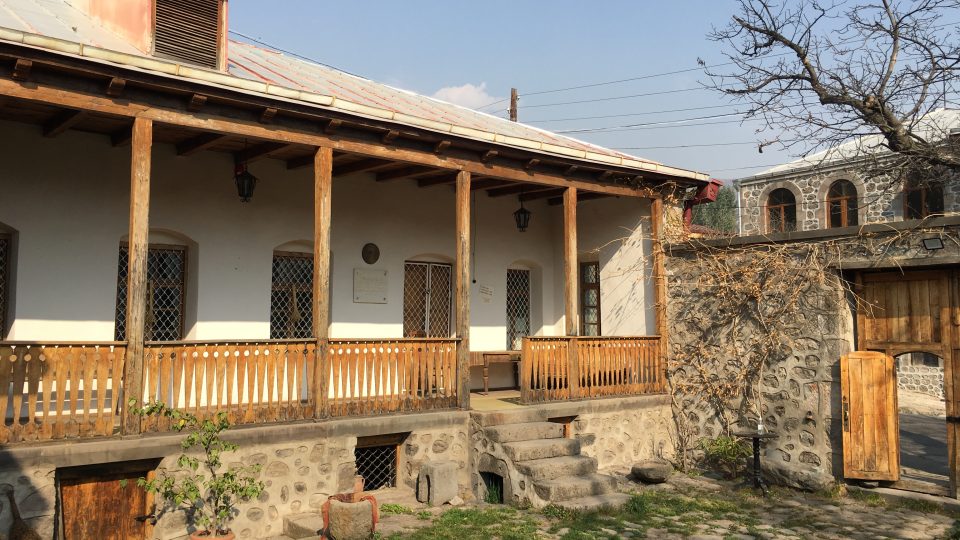 Rodný domek arménského spisovatele, jehož část museli spisovatelovi rodiče odprodat, aby před represí uchránili zbylé dva syny