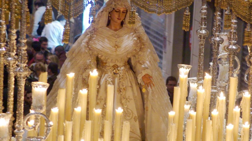 Pannu z vesnice El Rocío vyznávají miliony Španělů a věří, že koná zázraky