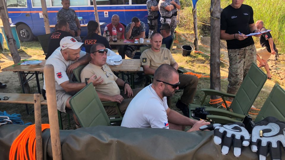 Bosenské jednotky cvičí čeští pyrotechnici ve vyhledávání munice i v záchraně z vody a pod vodou