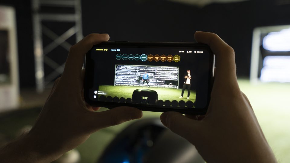 Live Penalty propojuje hráče u mobilů a skutečné brankáře