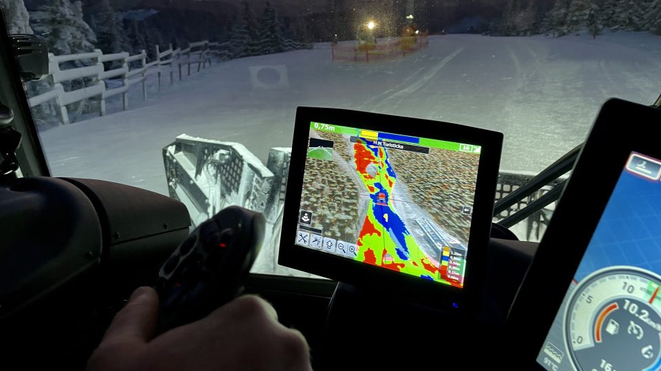 Technologie SNOWsat díky satelitním údajům a GPS on-line ukazuje, kolik sněhu kde leží