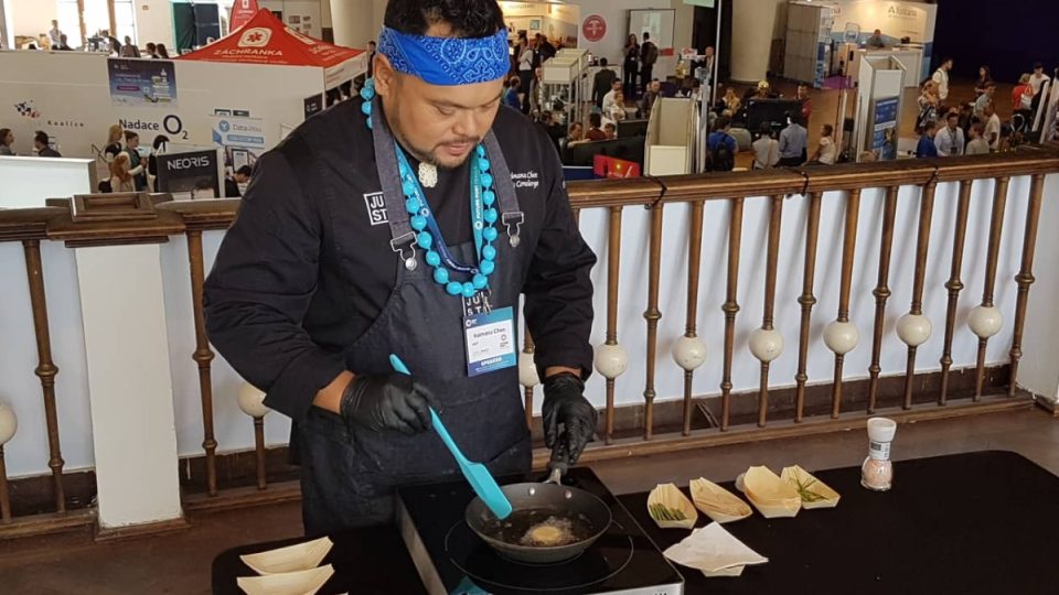 Havajský kuchař Kaimana Chee je ambasadorem společnosti JUST
