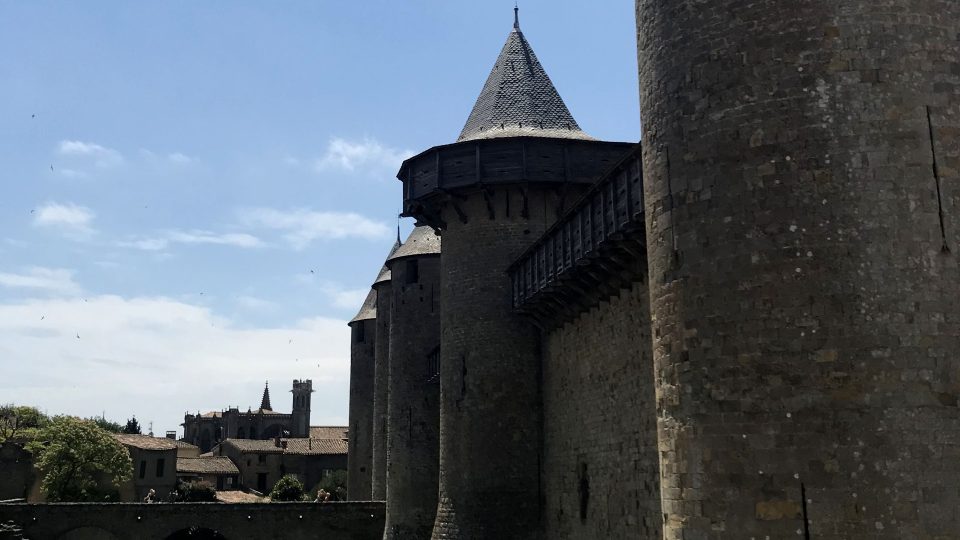 Pro Carcassonne jsou typické věže