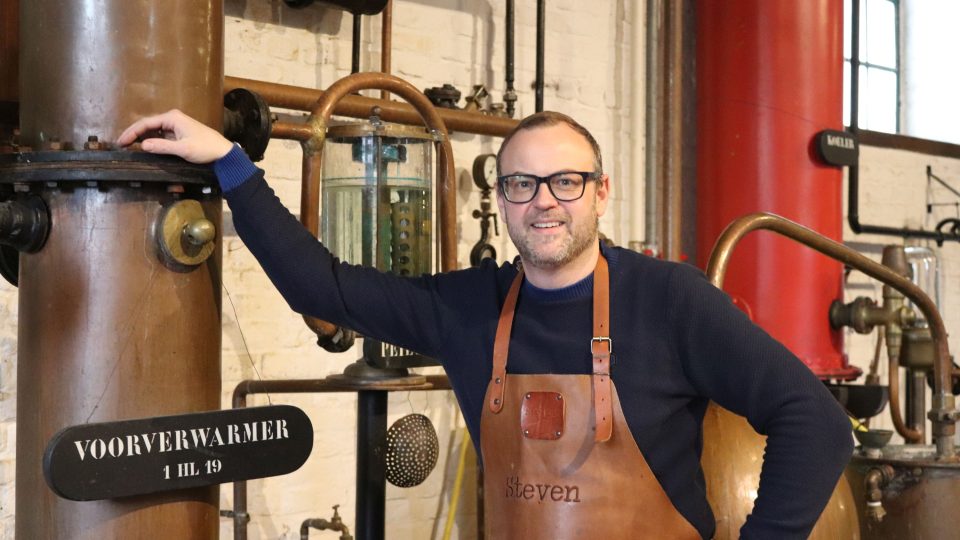Steven Reekmans, nový mistr zdejší malé destilérky, která je součástí hasseltského muzea jeneveru
