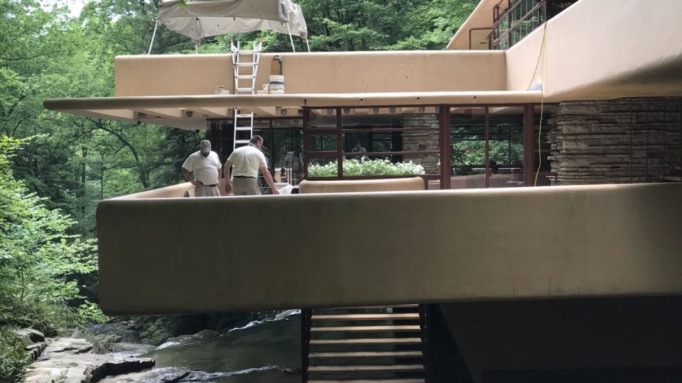 Vila Fallingwater architekta Franka Loyda Wrighta v Pensylvánii