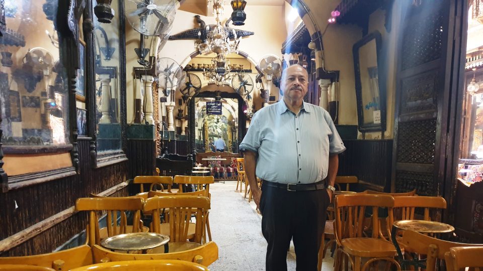 Jeden z dnešních majitelů kavárny al-Fišáwí, Hagg Ahmad