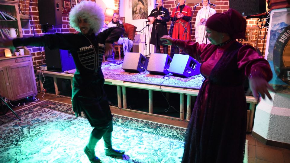 Čečenský tanec má úplně jiný rytmus než gruzínský