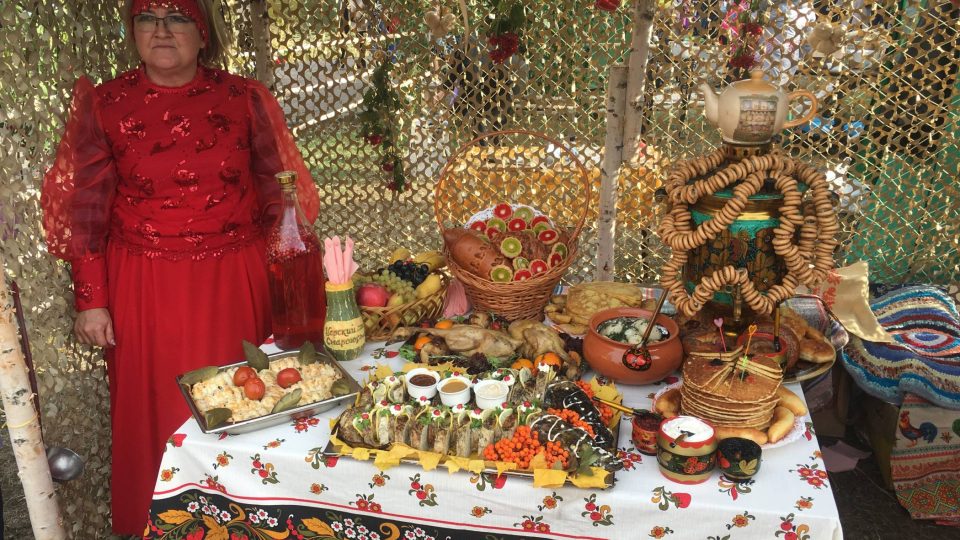 koroptev, brambory, lívance, kaviár, chobotničky, nápoj mors a výpečky,“ popisuje tradiční jídla paní Taťána
