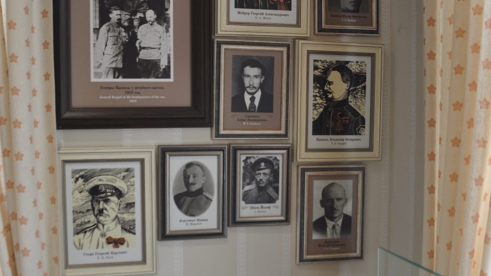 Ve svijažském muzeu ruské občanské války visí i portréty československých legionářů, třeba i portrét plukovníka Josefa Švece.
