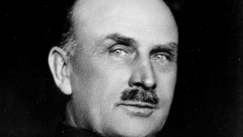 Armádní generál Josef Bílý (1872-1941), bývalý zemský vojenský velitel v Čechách. V březnu 1939 se stal spoluzakladatelem a prvním vrchním velitelem Obrany národa. Zavražděn 28. září 1941 v Praze-Ruzyni
