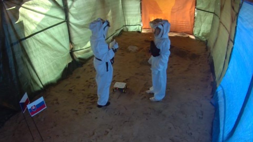 Výstup na Mars absolvovaly dvě ženské členky posádky - Veronika a Sára
